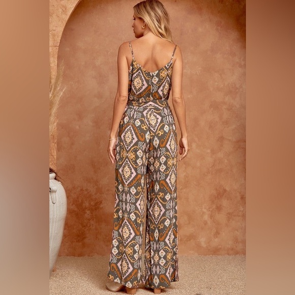 Savanna Jane Aztec Printed Jumpsuit Size Small - Picture 5 of 12